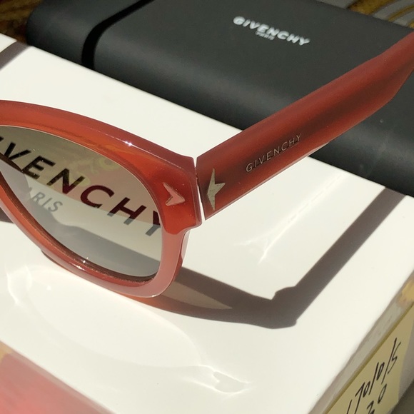 NEW Givenchy GV7010/S Pink Unisex Sunglasses - Picture 4 of 7